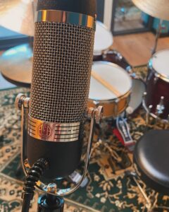 AEA R84 Ribbon Mic with Gretsch USA Custom - Ventottoquarti Recording Studio
