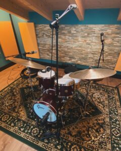 Vintage V67 Microphone with Gretsch USA Custom Drums - Ventottoquarti Recording Studio